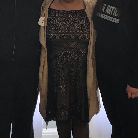 Lace dress - Picture 5 of 5